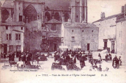 54 - Meurthe Et Moselle - TOUL - Place Du Marché Et L'église Saint Gengoult - Toul