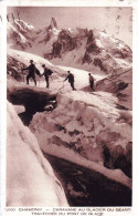 74 - Haute Savoie -  CHAMONIX - Caravane Au Glacier Du Geant - Traversée Du Pont De Glace - Alpinisme - Chamonix-Mont-Blanc