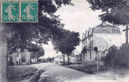 49 - Maine Et Loire -  PELLOUAILLES Les VIGNES  - L'avenue De La Gare - Calvaire - Autres & Non Classés