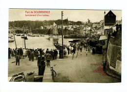 Port De DOUARNENEZ - Lancement D'un Bateau - Douarnenez