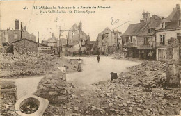 51 - Reims - Guerre 1914-1918 - Dans Les Ruines Après La Retraite Des Allemands - Place St-Thimothée - Animée - Ruines - - Reims