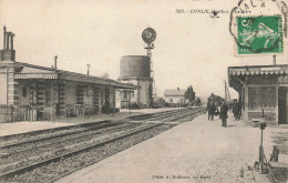 CONLIE - La Gare. (avec Une éolienne). - Gares - Avec Trains