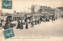 MALO LES BAINS - Arrivée Des Tramways à La Place Du Kursaal. (carte Vendue En L'état) - Tranvía