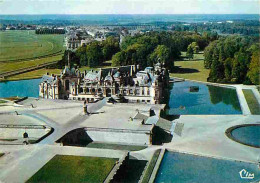 60 - Chantilly - Le Château - Vue Aérienne - Au Fond Les écuries - CPM - Voir Scans Recto-Verso - Chantilly