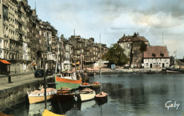 CPSM  HONFLEUR - Le Vieux Bassin, Le Quai Sainte-Catherine Et La Lieutenance. - Honfleur