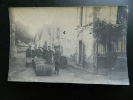 SURGERES             DISTILLERIE ALBERT LACOSTE COGNAC       PHOTO  FORMAT CARTE POSTALE   Mr LACOSTE DEVANT SES CHAIS - Surgères