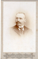 Photo CDV D'un  Homme élégant  Posant Dans Un Studio Photo A Arnhem ( Pays-Bas ) - Alte (vor 1900)