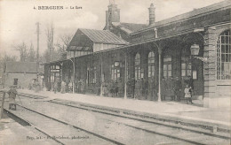 BERGUES - La Gare. - Bahnhöfe Ohne Züge