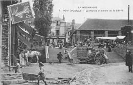 PONT D'OUILLY - Le Marché Et L'Arbre De La Liberté - Pont D'Ouilly