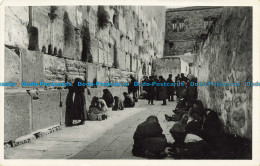 R629348 Jerusalem. The Jews Wailing Wall. P. Ch. Baltinester - Monde