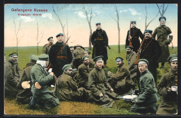 AK Gefangene Russen In Uniform, Gewehr, Kriegsjahr 1914-15  - Sonstige & Ohne Zuordnung