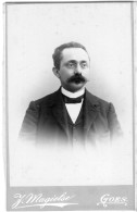 Photo CDV D'un  Homme élégant  Posant Dans Un Studio Photo A Goes ( Pays-Bas ) - Alte (vor 1900)