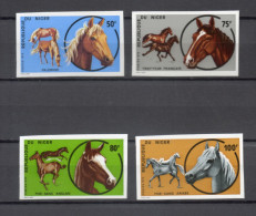 NIGER  N° 282 à 285   NON DENTELES   NEUFS SANS CHARNIERE  COTE ? €  CHEVAL  ANIMAUX FAUNE - Niger (1960-...)