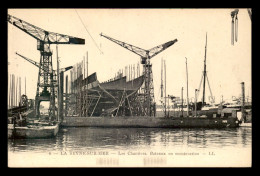 83 - LA SEYNE-SUR-MER - LES CHANTIERS - BATEAUX EN CONSTRUCTION - La Seyne-sur-Mer