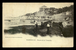 13 - MARSEILLE - ROUTE DE LA CORNICHE - RAMASSEURS D'ALGUES - Endoume, Roucas, Corniche, Spiaggia