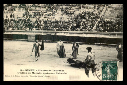 30 - NIMES - COURSES DE TAUREAUX - OVATION AU MATADOR APRES UNE ESTOCADE - TAUREAUMACHIE - Nîmes