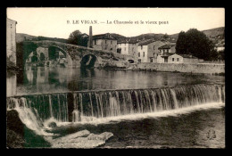 30 - LE VIGAN - LA CHAUSSEE ET LE VIEUX PONT - Le Vigan