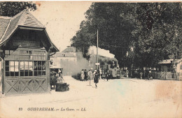 OUISTREHAM RIVA-BELLA - La Gare. - Stations With Trains