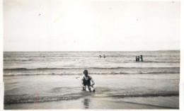 Real Photo Postcard Place To Identify Beach Scene - Zu Identifizieren