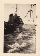 Photo Bateau Marine De Guerre Ravitaillement Du Montcalm Par Le Terrible En Mer - Barcos