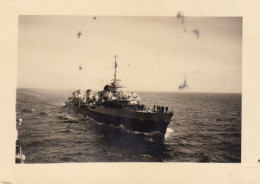 Photo Bateau Marine De Guerre Approche D'un Ravitailleur Le Terrible Pour Le Montcalm - Barcos