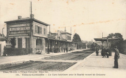 VILLERS COTTERETS - La Gare Intérieure Avec Le Rapide Venant De Soissons. - Bahnhöfe Mit Zügen