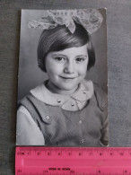 PHOTO PORTRAIT CARTE - Little Girl Smiling- Fille  . Old Soviet Photo 1980s - Anonymous Persons