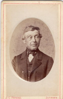 Photo CDV D'un  Homme élégant  Posant Dans Un Studio Photo A Zutphen ( Pays-Bas ) En 1874 - Oud (voor 1900)