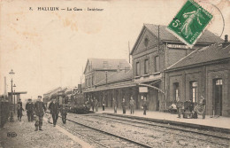 HALLUIN - La Gare Intérieur. - Stations - Met Treinen