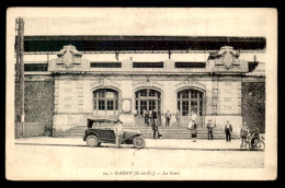 93 - GAGNY - EXTERIEUR DE LA GARE DE CHEMIN DE FER - AUTOMOBILE ANCIENNE - Gagny