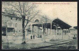 CPA Valréas, Place Du Fort Aymard At La Nouveau Halle  - Sonstige & Ohne Zuordnung