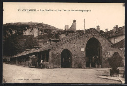 CPA Crémieu, Les Halles Et Les Tours Saint-Hippolyte  - Crémieu