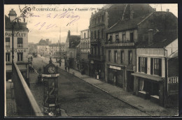 CPA Compiègne, La Rue D`Amiens, Vue De La Rue  - Autres & Non Classés