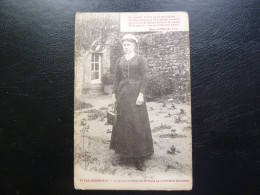 Jeune NORMANDE étrenne Sa Première Bonnette  1916 - Costumes