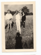 Snapshot Femme Homme Carabine Fusil Tir Ombre Portée Photographe 50s 60s - Anonymous Persons