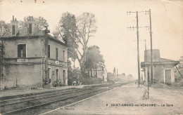 SAINT AMAND DE VENDÖME - La Gare. (carte Vendue En L'état) - Stations - Zonder Treinen