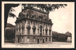 CPA Rive-de-Gier, La Caisse D`Epargne Et Le Monument Aux Morts  - Rive De Gier