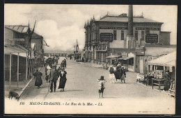 CPA Malo-les-Bains, La Rue De La Mer  - Malo Les Bains