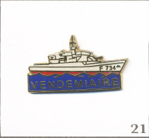 Pin's Institution - Marine Nationale / Frégate “Vendémiaire“ (F734).  Estampillé Alm. EGF. T1025-21 - Boats