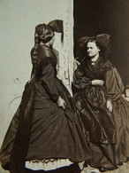 Photo CDV Lallemand & Hart Strasbourg  2 Jeunes Femmes Face à Face En Costumes Allemands Grande Tresse CA 1860-65- L680C - Anciennes (Av. 1900)