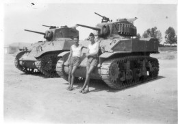 Photographie Vintage Photo Snapshot Blindé Char Tank Militaire  - War, Military