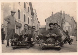 Photographie Vintage Photo Snapshot Luge Hiver Neige Snow Winter Ski - Autres & Non Classés