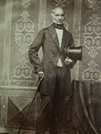 Photo CDV Anonyme  Homme âgé élégant (Mr Travailleur Père)  Canne, Haut De Forme  Sec. Emp. CA 1860 - L680C - Old (before 1900)