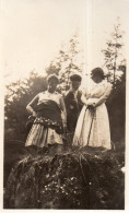 Photographie Vintage Photo Snapshot Groupe Canne Béret Mode - Anonymous Persons