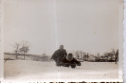 Photographie Vintage Photo Snapshot Neige Hiver Snow Winter Luge Glissade - Sonstige & Ohne Zuordnung