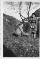 Photographie Vintage Photo Snapshot Enfant Child Table  - Anonyme Personen