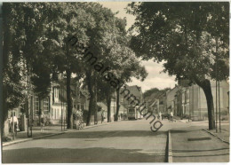 Plaue (Havel) - Hermann-Friedrich-Straße - Straßenbahn - Foto-Ansichtskarte - Verlag Konsum Foto-color Magdeburg - Autres & Non Classés