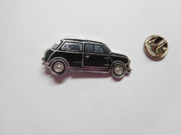 Superbe Pin's En EGF , Auto Austin Mini , Noire , Non Signé - Andere & Zonder Classificatie