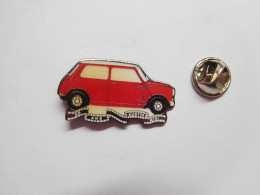 Beau Pin's , Auto Austin Mini , 30 Ans Austin , Signé Qualité Collectors - Altri & Non Classificati