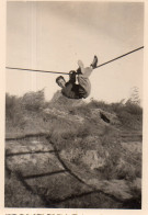 Photographie Vintage Photo Snapshot Tyrolienne Parcours Du Combattant  - Autres & Non Classés